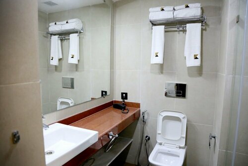 Hotel Mumbai House Andheri East, Mumbai, Забронировать Отель Отели штата Махараштры 3 звезды, 3*