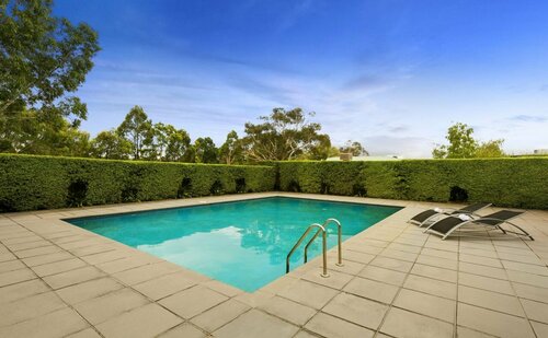 Quest Narre Warren, Rezervați Hotel Hoteluri în Melbourne cu parcare, Parcare