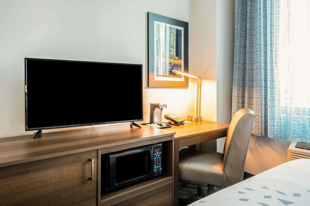 La Quinta Inn and Suites