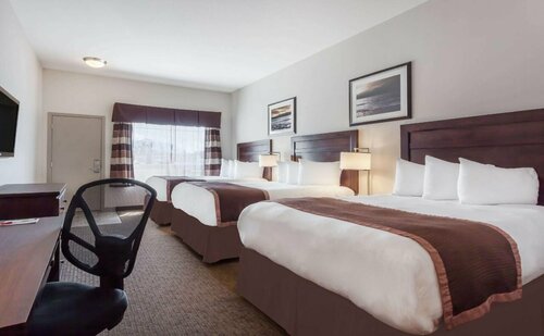 Ramada by Wyndham Creston, Забронировать Отель Крестон Kootenay Rockies