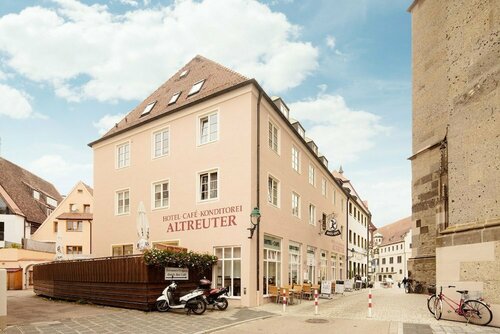 Cafe-Hotel Altreuter, Забронировать Отель Нёрдлинген Романтическая дорога, рядом с Augenblick Museum for Optical and Acoustic Attractions