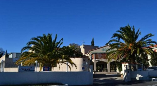 Acapella Hotel Restaurant, Book Hotel Hotels in Vermillion Coast with Parking, Parking