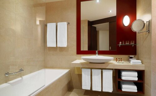 Sheraton Poznan Hotel, Book Hotel Hoteller i Storpolen med parkering, Parkering