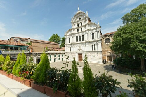 Casa Savoia & Casa Jolanda, Забронировать Отель Кастелло Венеция, рядом с Театр Россини