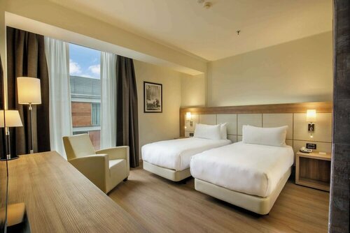 DoubleTree By Hilton Milan, Book Hotel Hoteller i Milano med måltider, Halvpension / Fuldpension