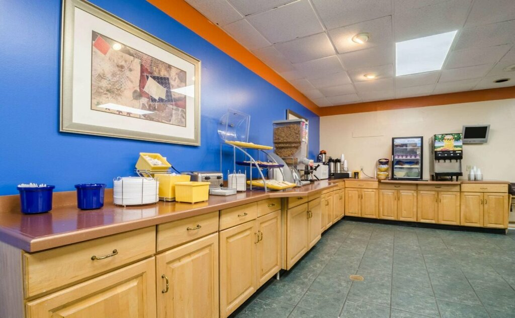 Rodeway Inn & Suites Greensboro Southeast