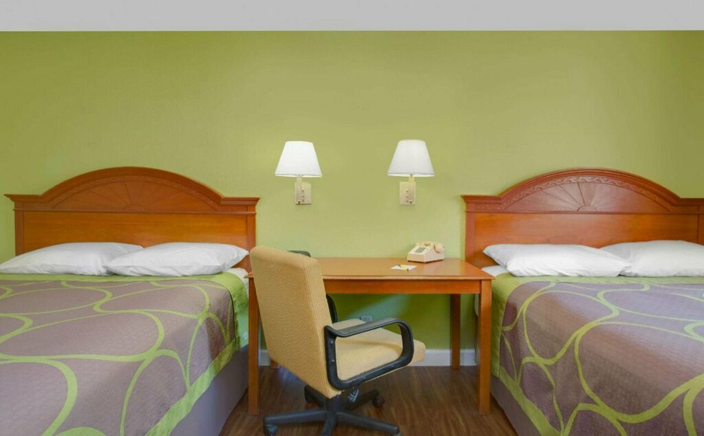 Super 8 by Wyndham Gainesville I-75 Hospital/University Area