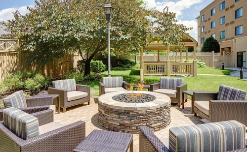 Courtyard by Marriott Roanoke Airport, Забронировать Отель Отели Роанок 3 звезды, 3*