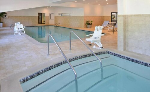 Radisson Hotel Detroit Metro Airport, Buchen Sie Hotel Romulus Detroit und Umgebung
