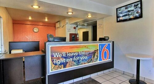 Motel 6 Austin North, Rezerwuj Motel Hotele w Austin z basenem, Basen