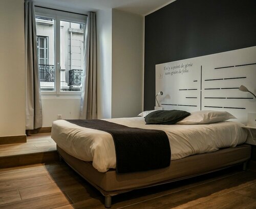 Celenya Hôtel, Забронировать Отель Отели и гостиницы Тулона, рядом с Galerie Michel Estades, Отель