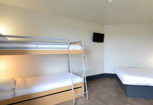 B&B HOTEL Marne-la-Vallée Torcy Gare 3 étoiles, Забронировать Отель «постель и завтрак» Отели Валь-Мобюэ с парковкой, Парковка