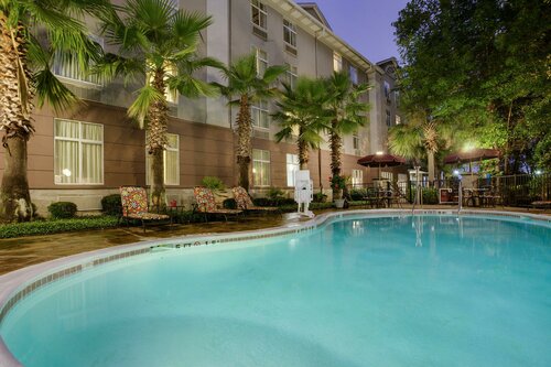 Holiday Inn Express & Suites Charleston - Northwoods
