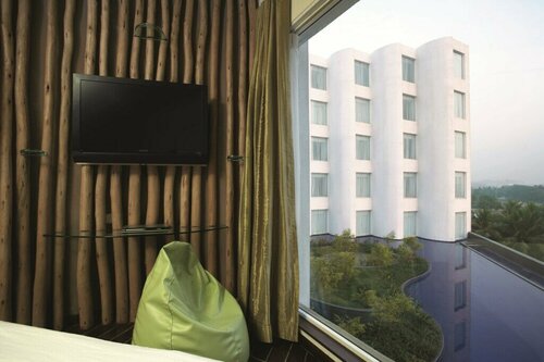 Waterstones Hotel, Забронировать Отель Отели Мумбай с бассейном, рядом с Международный аэропорт имени Чатрапати Шиваджи, терминал 2, Бассейн