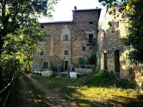 B&B Borgo del Fornello, Забронировать Отель «постель и завтрак» Отели Сан-Бенедетто-Валь-ди-Самбро с парковкой, Парковка