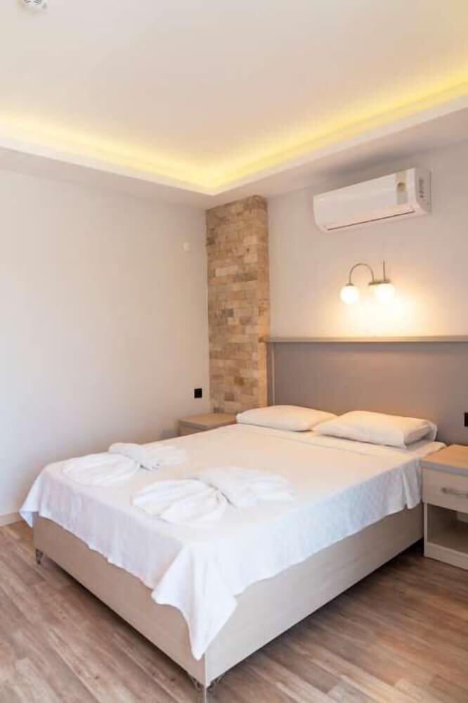 Tone Otel
