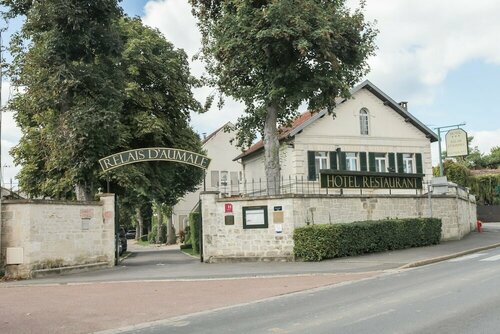 Hôtel & Restaurant Le Relais dAumale, Book Hotel Chantilly Oise