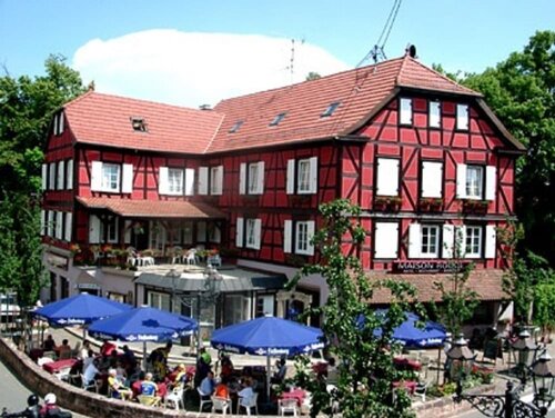 A la Maison Rouge Hôtel & Restaurant, Забронировать Отель Барр Alsace Wine Route