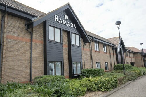 Ramada by Wyndham Cambridge, Book Hotel Hoteller i Cambridgeshire med parkering, Parkering