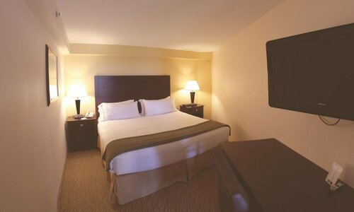 Holiday Inn Express St. Ignace-Lake Front by IHG, Book Hotel SPA-hoteller i St Ignace, SPA