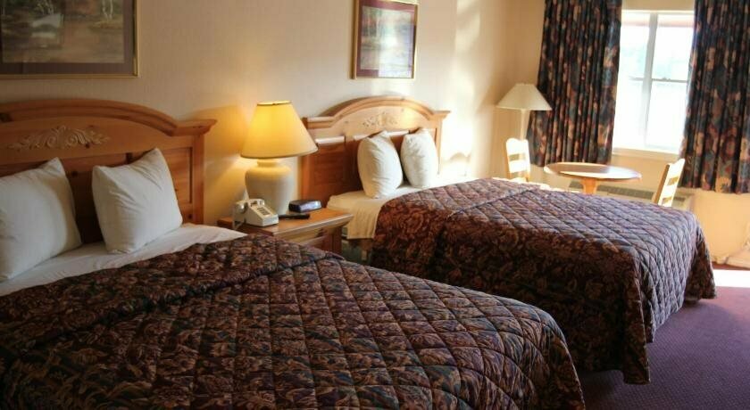 Lakeside Inn & Suites