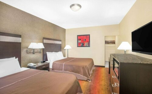Howard Johnson by Wyndham North Bergen, Забронировать Отель Отели Нью-Джерси с парковкой, Парковка