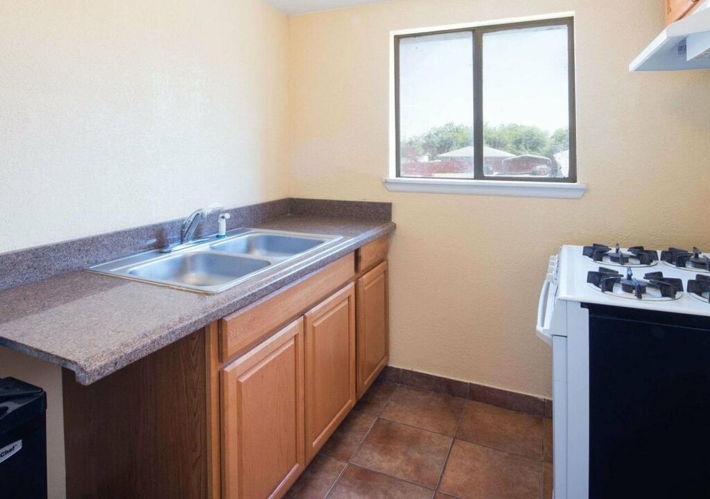 Executive Inn & Kitchenette Suites-Eagle Pass