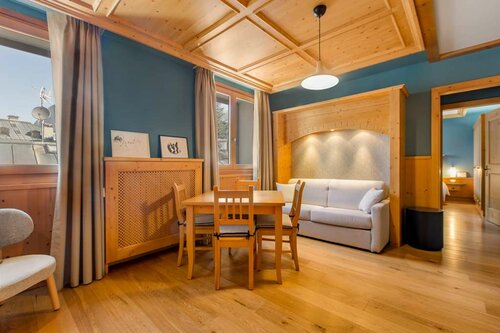 Radisson Residences Savoia Palace Cortina d’Ampezzo, Забронировать Отель Отели Кортина-д'Ампеццо с парковкой, рядом с Подъемник Кортина – Мандрес - Фалориа, Парковка