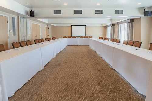 Holiday Inn Express Hotel & Suites San Jose-Morgan Hill by IHG, Забронировать Отель Морган-Хилл Область залива Сан-Франциско