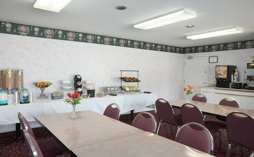 Super 8 West Kelowna, Book Mini-hotel West Kelowna Okanagan Valley