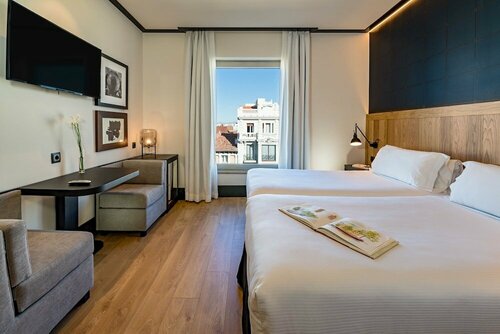 H10 Puerta de Alcalá 4 Sup, Забронировать Отель Саламанка Мадрид, рядом с Колон