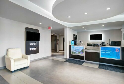 Motel 6 Airdrie, Prenota Motel Hotel a Alberta con piscina, Piscina