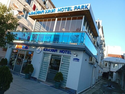 Апарт-Отель Central Batumi, Забронировать Апарт-отель Отели Батуми с парковкой, рядом с Государственный музей искусств Аджарии, Парковка