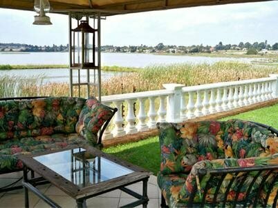 Flamingo's Nest Guest House & Conference Centre, Забронировать Отель Бенони Гаутенг