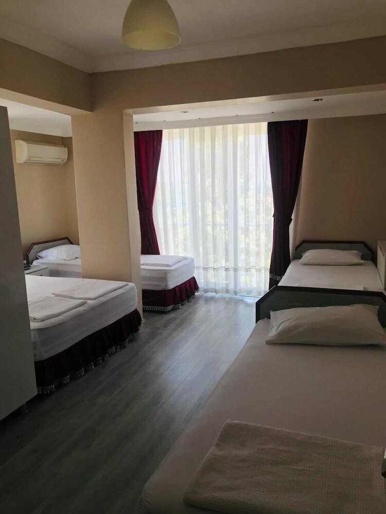 ‪Boss II Hotel‬