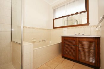 3 43 Thames Holiday Unit, Rezervați Casă de vacanță Hoteluri în Melbourne cu parcare, Parcare