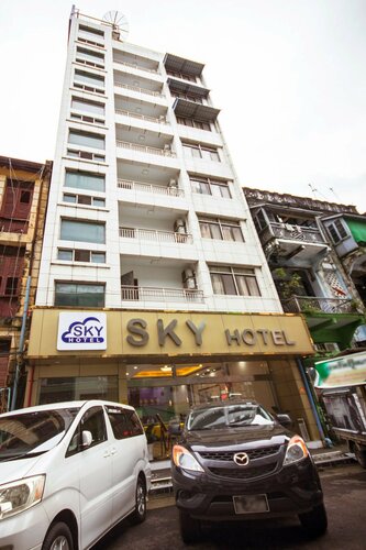 Sky Hotel, Prenota Hotel Hotel a Yangon con colazione, vicino a Holy Trinity Cathedral, Colazione