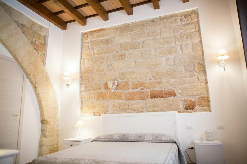 Cinisi Vacanze B & B and Rent A Car
