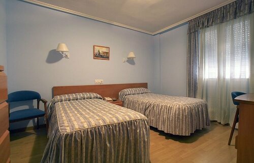 Hostal Adela, Забронировать Отель Прадолуэнго Burgos Province