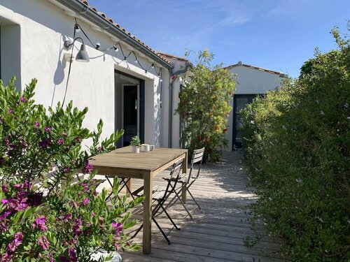 Les Petites Terres