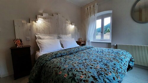 Maison sous les étoiles, Book Pension Hoteller i Rhône-Alps med parkering, Parkering