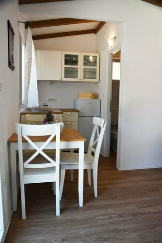 Levantara, Book Hotel Jezera 