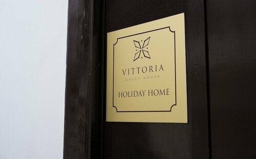 Vittoria Guest House Salerno, Забронировать Гостевой дом Отели Салерно с парковкой, рядом с Провинциальный археологический музей, Парковка