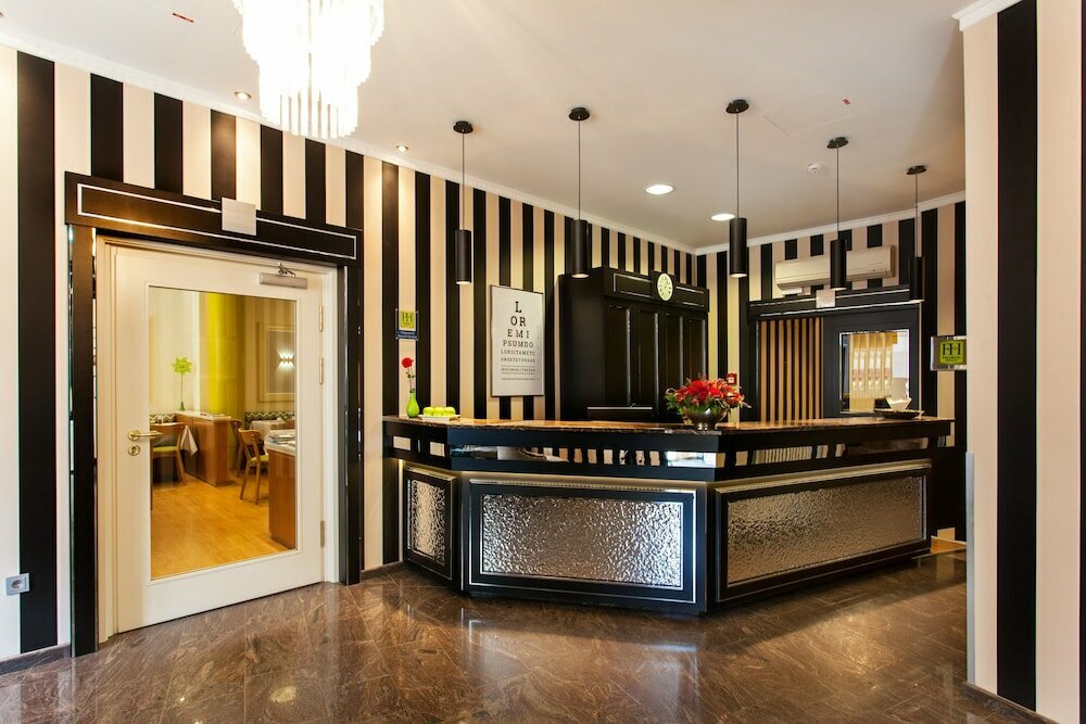 Favored Hotel Domicil