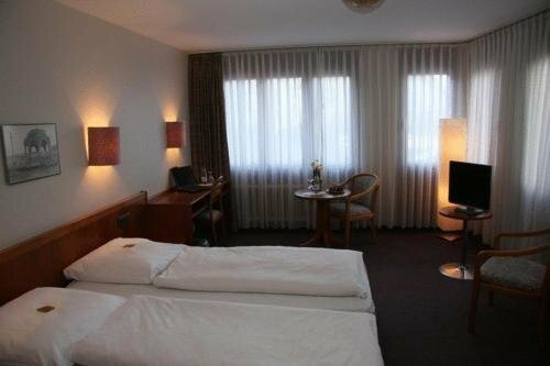City Hotel Sindelfingen (ex Hotel Carle), Забронировать Отель Отели Зиндельфинген с парковкой, Парковка