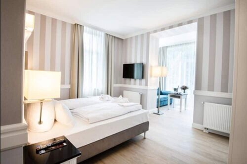 Hotel IV Jahreszeiten Kühlungsborn, Забронировать Отель Отели Мекленбург-Померания с парковкой, Парковка