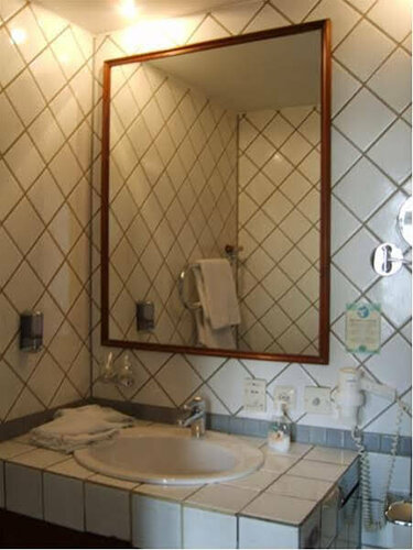 Hotel Schnookeloch, Забронировать Отель Гейдельберг Гейдельберг, рядом с Dokumentations - Und Kulturzentrum der Deutschen Sinti und Roma