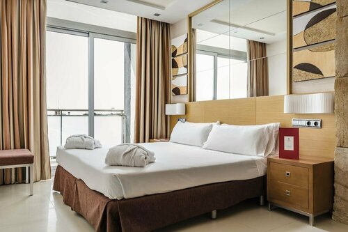 Exe Cunit Suites & Spa, Забронировать Курортный отель Отели в центре Кунит, в центре, Парковка