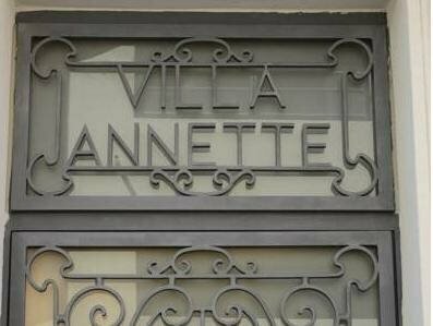 Villa Annette, Забронировать Вилла Отели Приморских Альпы с завтраком, Завтраки