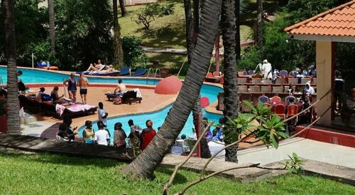 Lemon Creek Hotel Resort, Забронировать Курортный отель Биджило Kombo Saint Mary